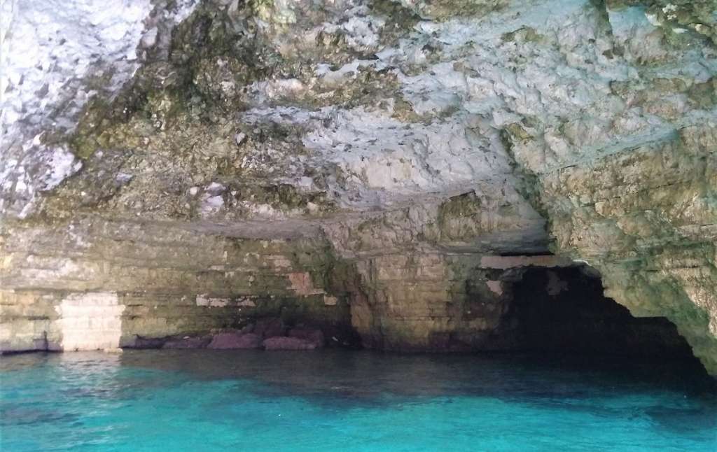 Santa maria Caves